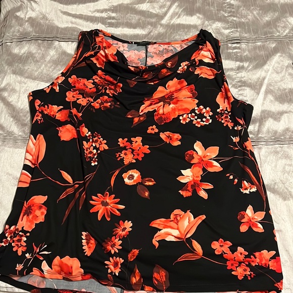 Sleeveless, jersey, scoop-necked top - Picture 1 of 1